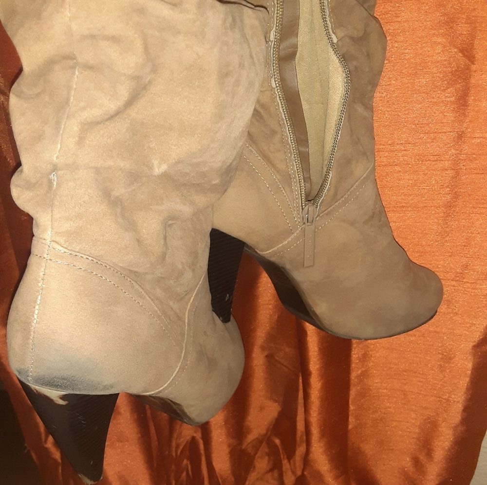 Boots - Picture 3 of 3